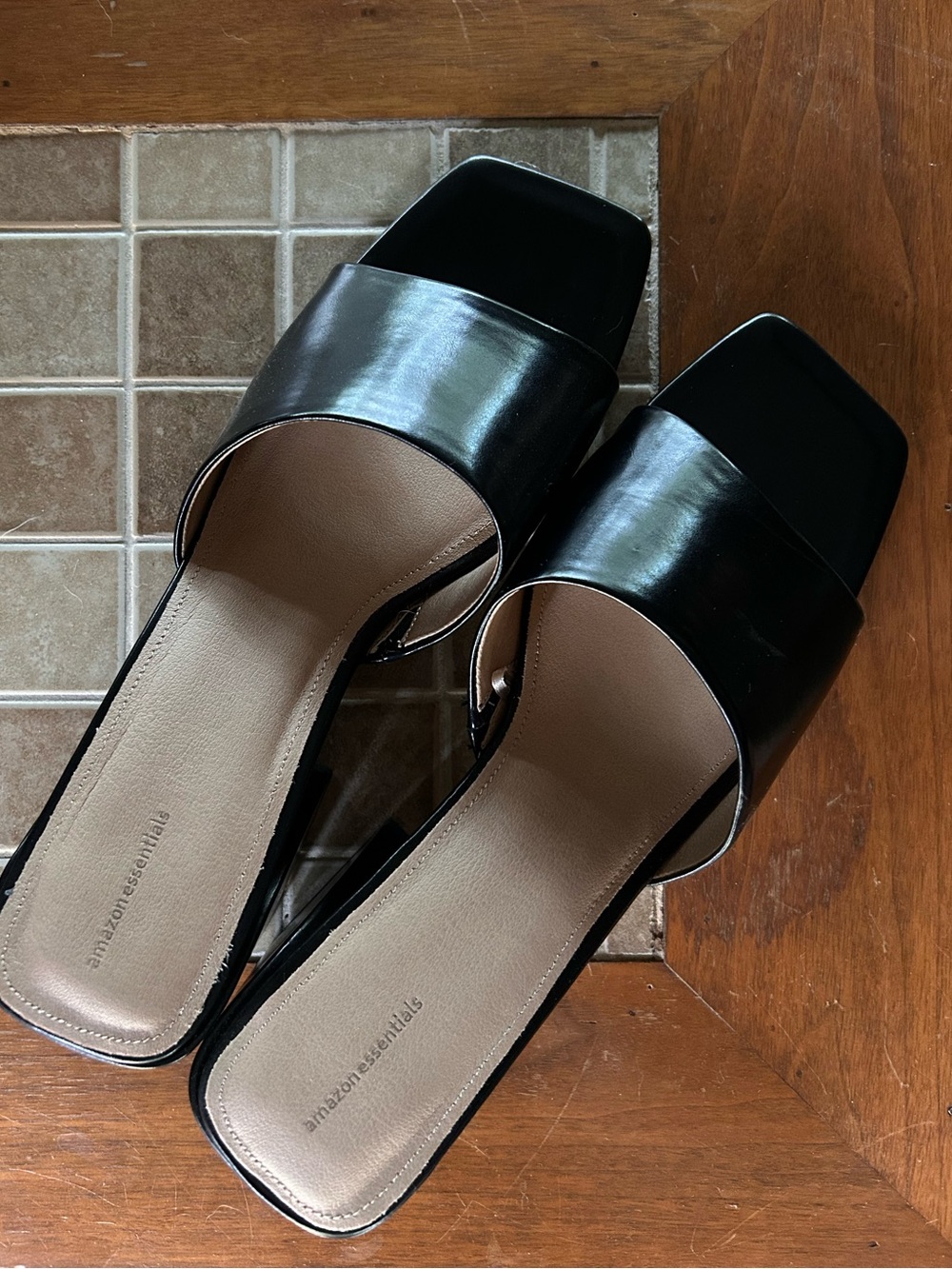 NWOT Amazon Essentials Black Square-Toe Slide Mules